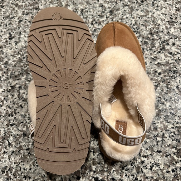 UGG Funkette Platform Slippers - Picture 2 of 5